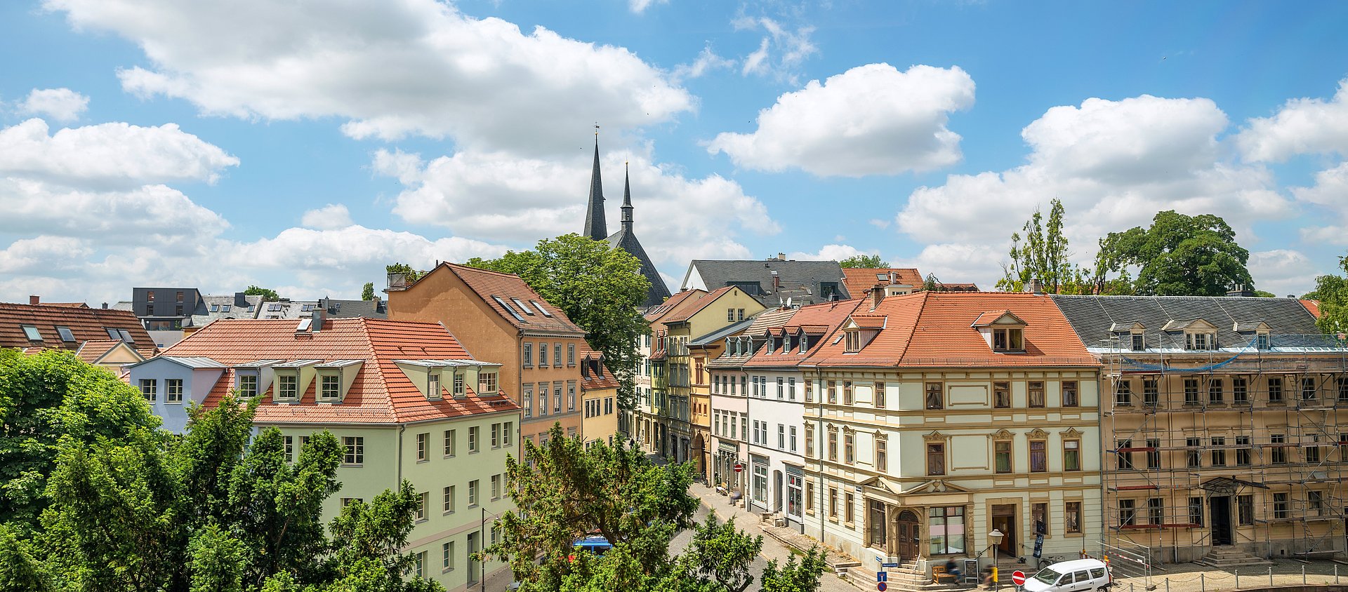 L'horizon de Weimar avec l'église de Herder St. Pierre et Paul vue du château de la ville et de belles ruelles scéniques